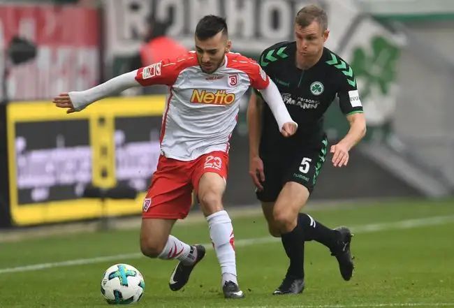 板球上几乎 板球上几乎