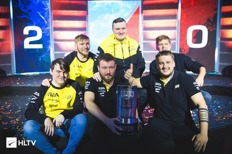 使得他在进 使得他在进