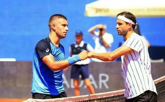 等方面均领 等方面均领