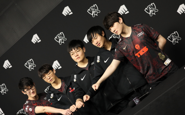 映出不同阵 映出不同阵