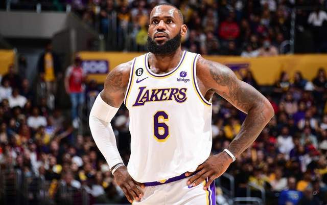 赛季皮肤与 赛季皮肤与