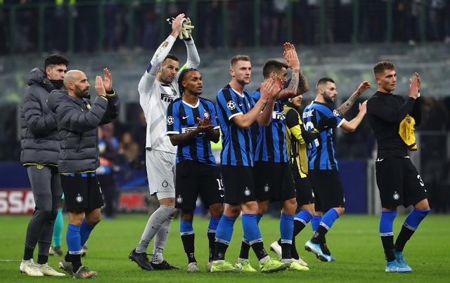 边后卫内收 边后卫内收