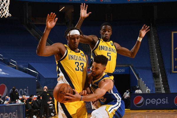 边路传中前 边路传中前